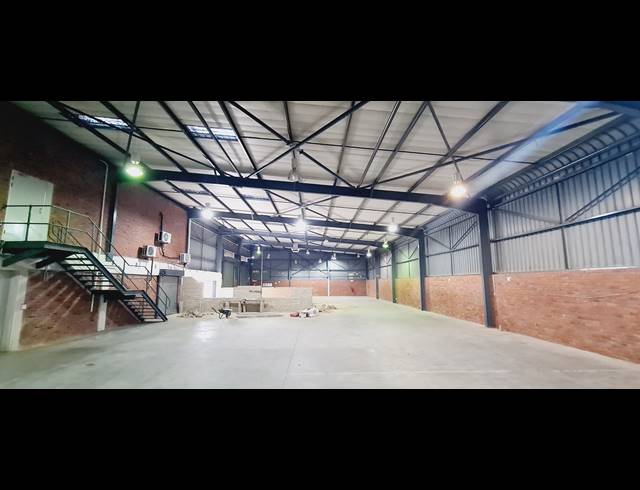 1,907.53M² WAREHOUSE TO LET IN OLIVEDALE